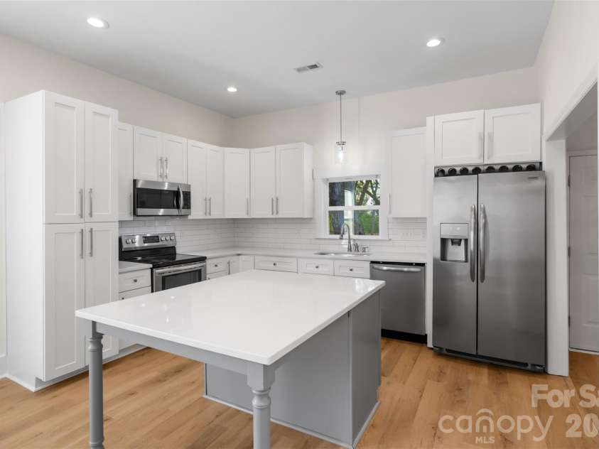 4309 Hovis Road, Charlotte, NC 28208.  MLS# CAR4420478, YatesRealty ID 50467. Kitchen
