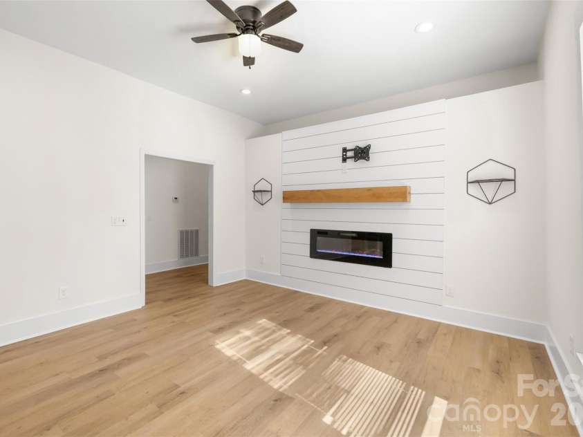 4309 Hovis Road, Charlotte, NC 28208.  MLS# CAR4420478, YatesRealty ID 50467. Living Room