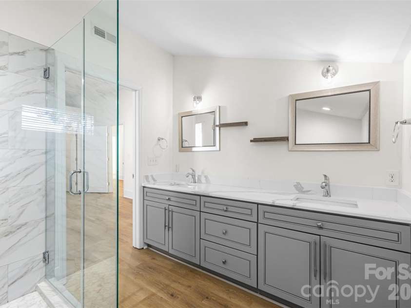 4309 Hovis Road, Charlotte, NC 28208.  MLS# CAR4420478, YatesRealty ID 50467. Primary Bathroom