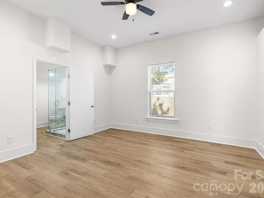 4309 Hovis Road, Charlotte, NC 28208.  MLS# CAR4420478, YatesRealty ID 50467. Primary Bedroom