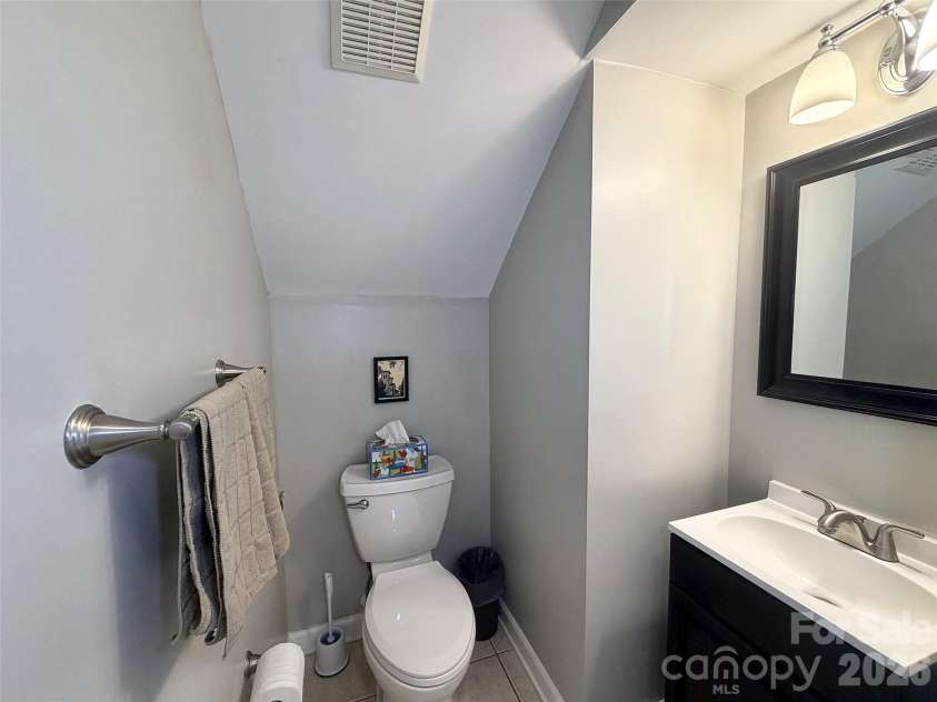 968 Park Slope Drive, Charlotte, NC 28209.  MLS# CAR4420864, YatesRealty ID 50468. 1/2 bath 1st floor