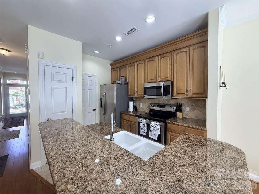 968 Park Slope Drive, Charlotte, NC 28209.  MLS# CAR4420864, YatesRealty ID 50468. 
