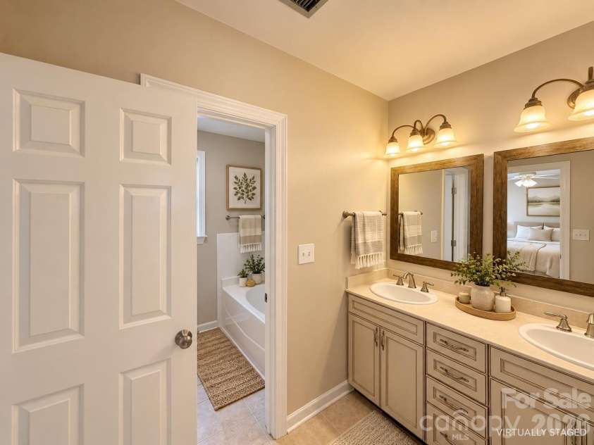 968 Park Slope Drive, Charlotte, NC 28209.  MLS# CAR4420864, YatesRealty ID 50468. 
