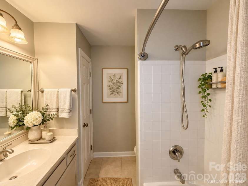 968 Park Slope Drive, Charlotte, NC 28209.  MLS# CAR4420864, YatesRealty ID 50468. 