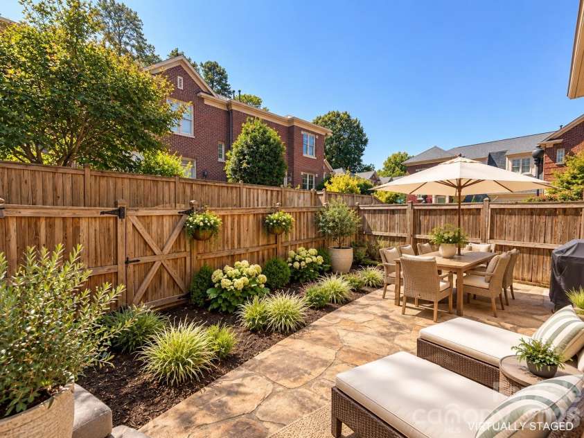 968 Park Slope Drive, Charlotte, NC 28209.  MLS# CAR4420864, YatesRealty ID 50468. 