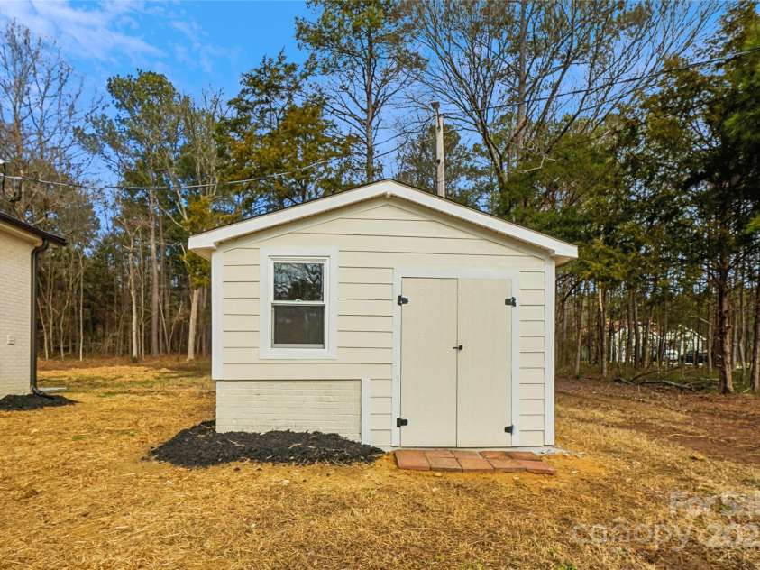 1105 Stanback Road, Chester, SC 29706.  MLS# CAR4212458, YatesRealty ID 5047. Spacious backyard with ample natural lighting in a peaceful wooded setting.