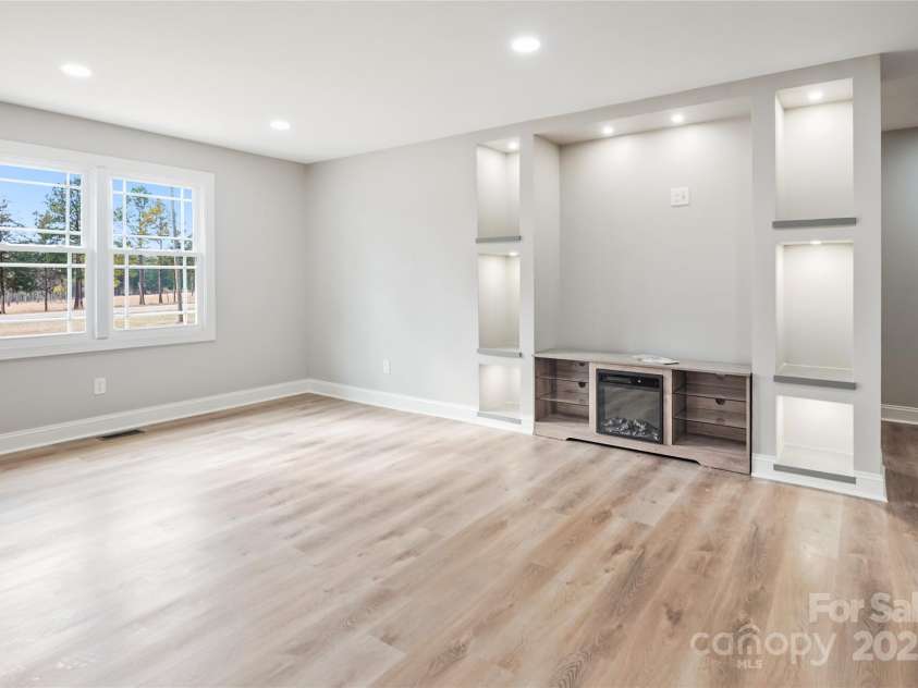 1105 Stanback Road, Chester, SC 29706.  MLS# CAR4212458, YatesRealty ID 5047. Spacious layout with abundant natural light and spacious floors.