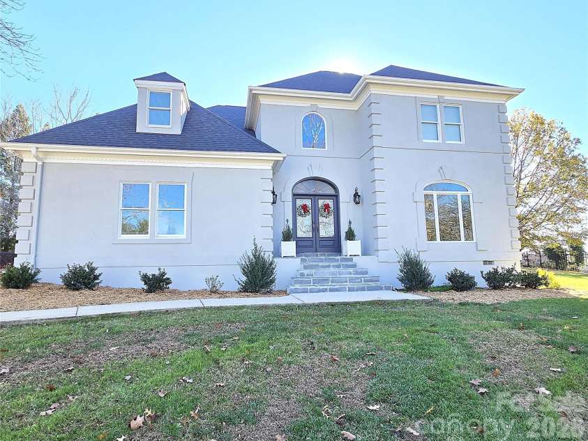 40 Shipwatch Drive, Hickory, NC 28601.  MLS# CAR4325763, YatesRealty ID 5047. 