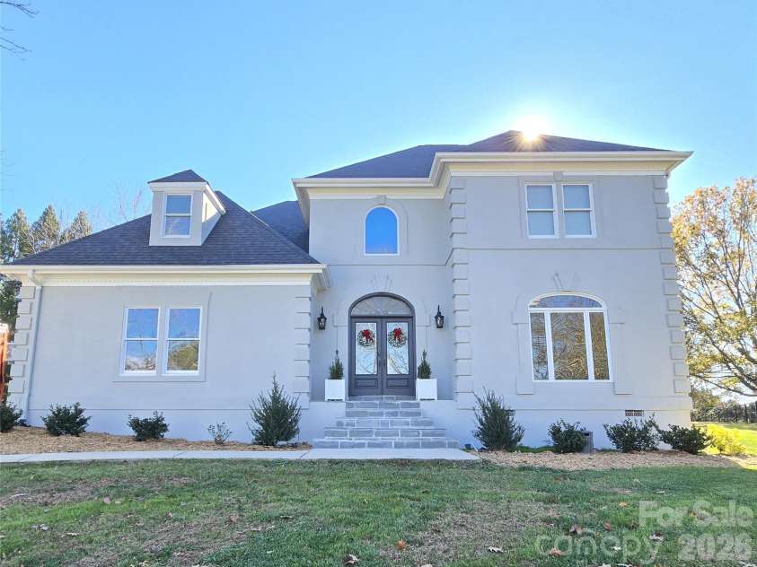 40 Shipwatch Drive, Hickory, NC 28601.  MLS# CAR4325763, YatesRealty ID 5047. 