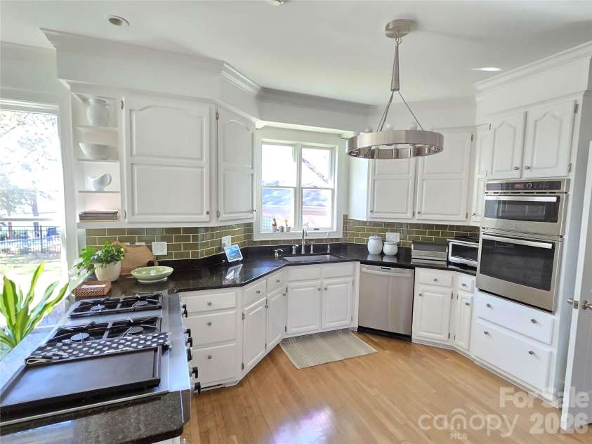 40 Shipwatch Drive, Hickory, NC 28601.  MLS# CAR4325763, YatesRealty ID 5047. 