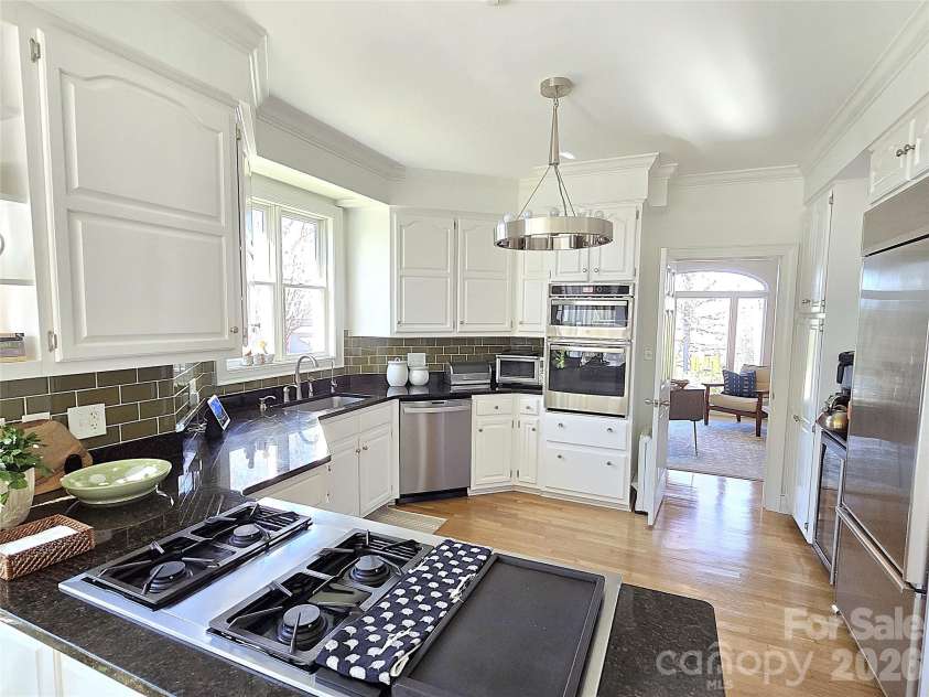 40 Shipwatch Drive, Hickory, NC 28601.  MLS# CAR4325763, YatesRealty ID 5047. 