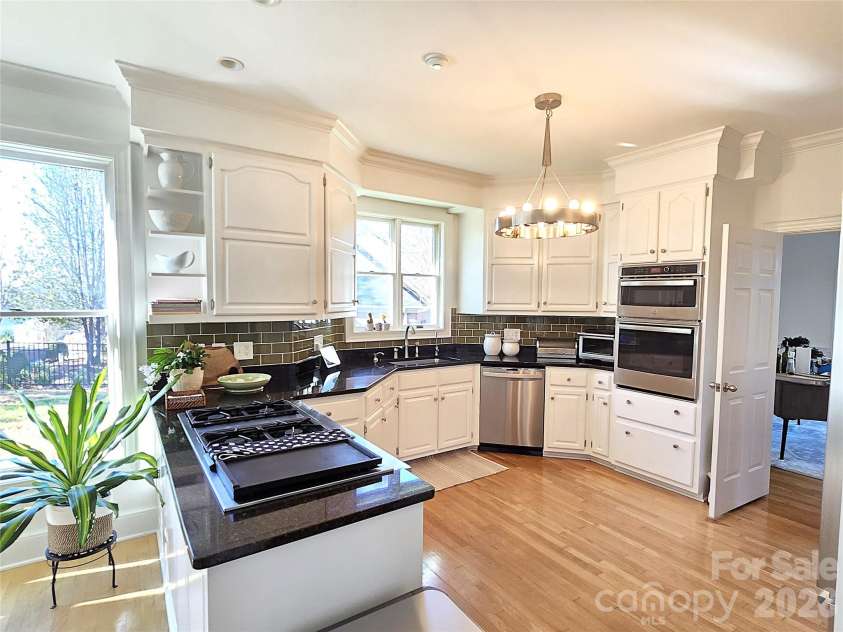 40 Shipwatch Drive, Hickory, NC 28601.  MLS# CAR4325763, YatesRealty ID 5047. 