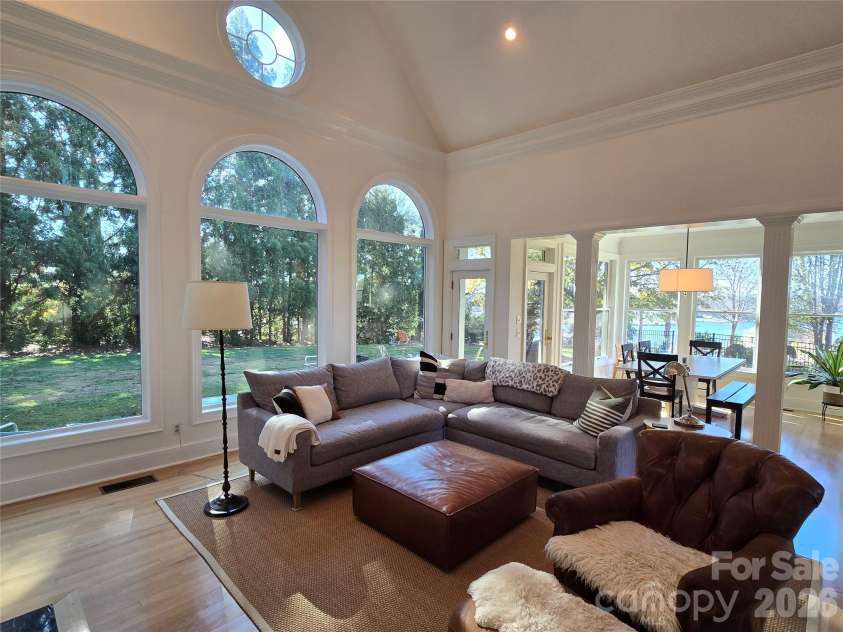 40 Shipwatch Drive, Hickory, NC 28601.  MLS# CAR4325763, YatesRealty ID 5047. 