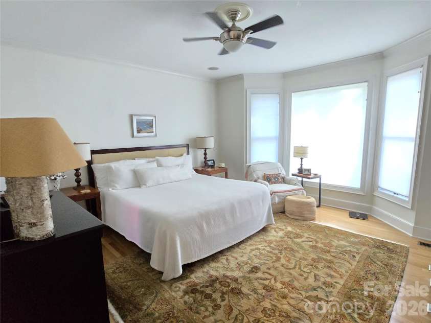40 Shipwatch Drive, Hickory, NC 28601.  MLS# CAR4325763, YatesRealty ID 5047. 