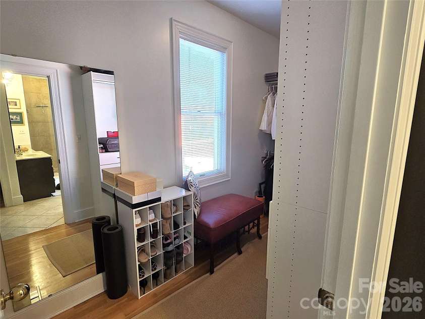 40 Shipwatch Drive, Hickory, NC 28601.  MLS# CAR4325763, YatesRealty ID 5047. 