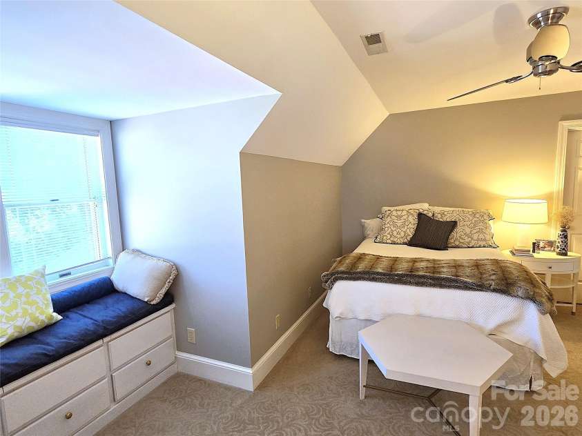 40 Shipwatch Drive, Hickory, NC 28601.  MLS# CAR4325763, YatesRealty ID 5047. 