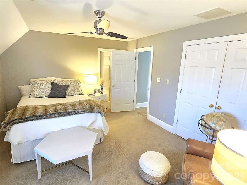 40 Shipwatch Drive, Hickory, NC 28601.  MLS# CAR4325763, YatesRealty ID 5047. 
