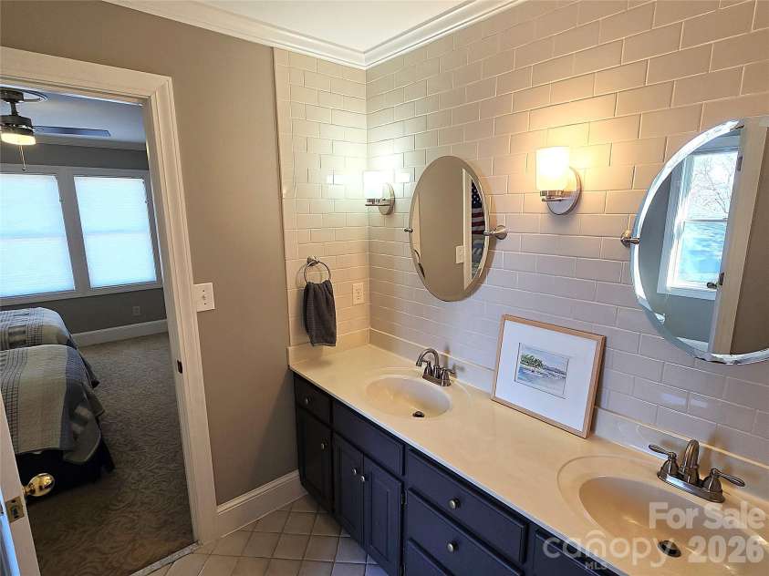 40 Shipwatch Drive, Hickory, NC 28601.  MLS# CAR4325763, YatesRealty ID 5047. 