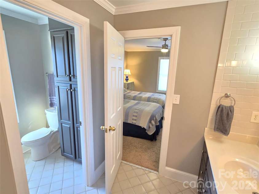 40 Shipwatch Drive, Hickory, NC 28601.  MLS# CAR4325763, YatesRealty ID 5047. 