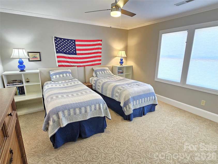 40 Shipwatch Drive, Hickory, NC 28601.  MLS# CAR4325763, YatesRealty ID 5047. 