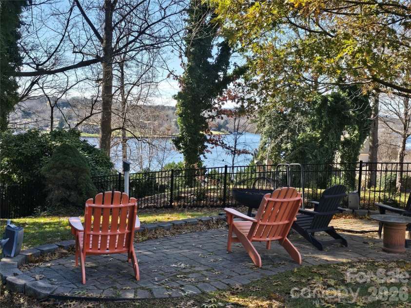 40 Shipwatch Drive, Hickory, NC 28601.  MLS# CAR4325763, YatesRealty ID 5047. 