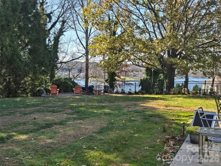 40 Shipwatch Drive, Hickory, NC 28601.  MLS# CAR4325763, YatesRealty ID 5047. 