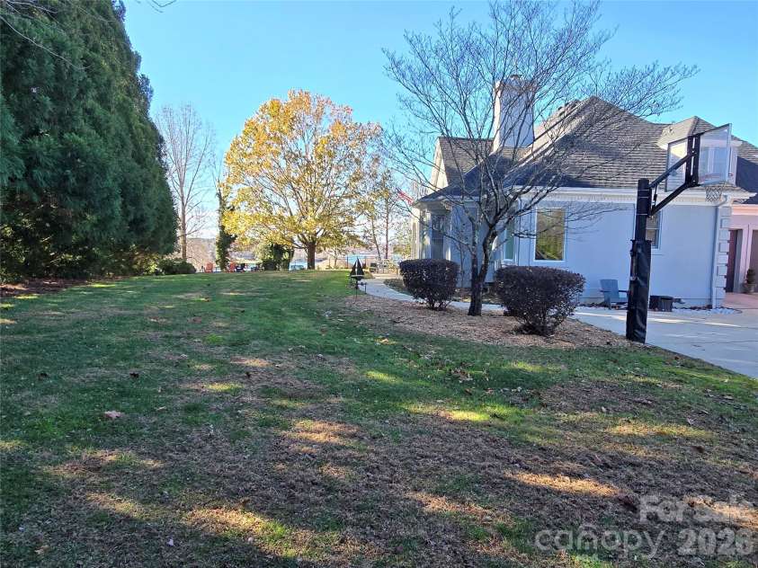40 Shipwatch Drive, Hickory, NC 28601.  MLS# CAR4325763, YatesRealty ID 5047. 
