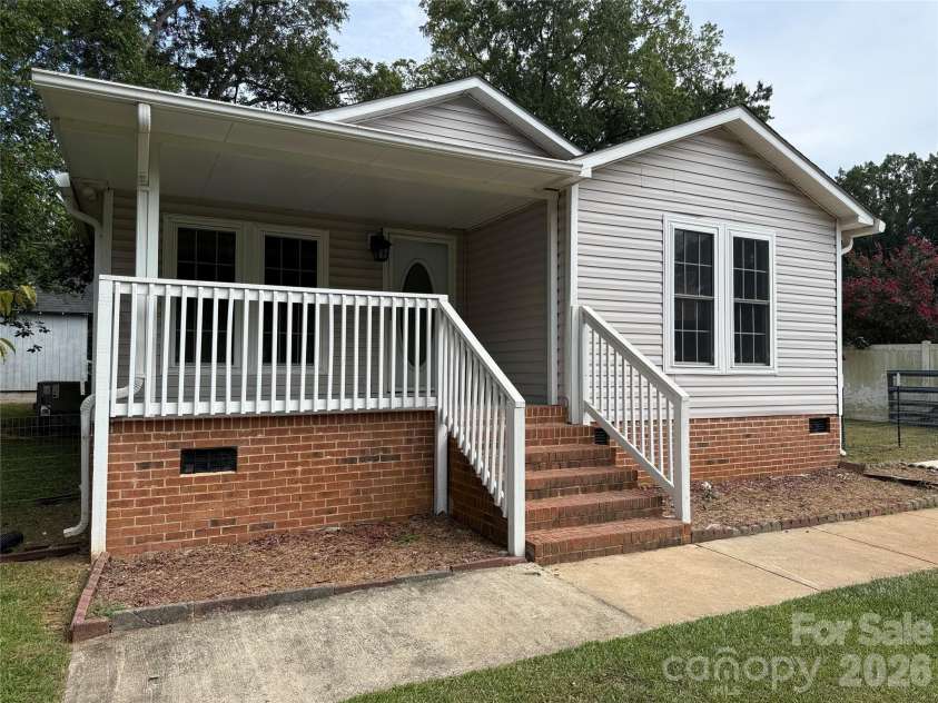 153 Loomis Street, Chester, SC 29706.  MLS# CAR4424061, YatesRealty ID 50470. 
