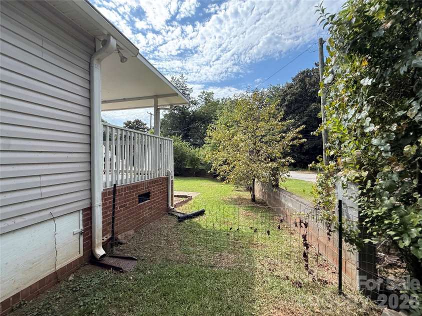 153 Loomis Street, Chester, SC 29706.  MLS# CAR4424061, YatesRealty ID 50470. 