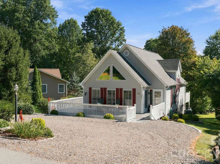 65 Airish Lane, Waynesville, NC 28785.  MLS# CAR4422647, YatesRealty ID 50471. 