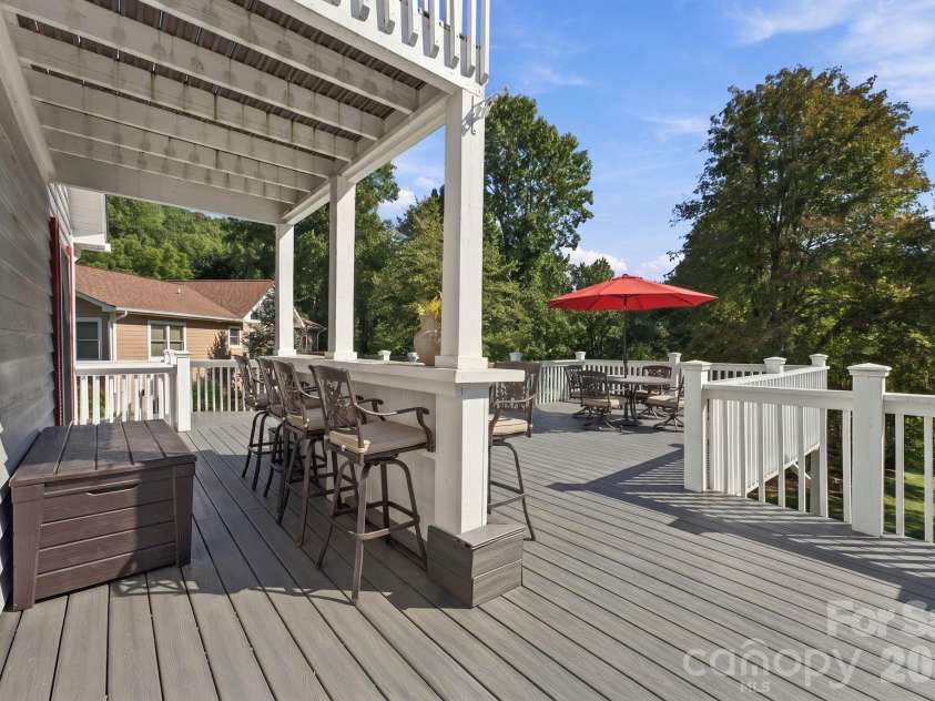 65 Airish Lane, Waynesville, NC 28785.  MLS# CAR4422647, YatesRealty ID 50471. 