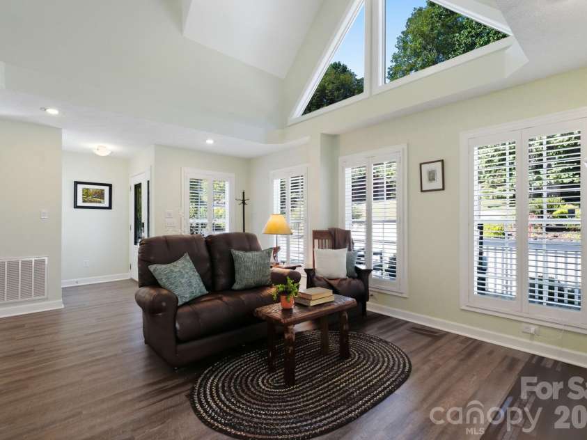 65 Airish Lane, Waynesville, NC 28785.  MLS# CAR4422647, YatesRealty ID 50471. 
