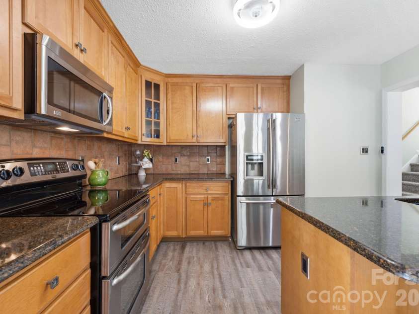 65 Airish Lane, Waynesville, NC 28785.  MLS# CAR4422647, YatesRealty ID 50471. 