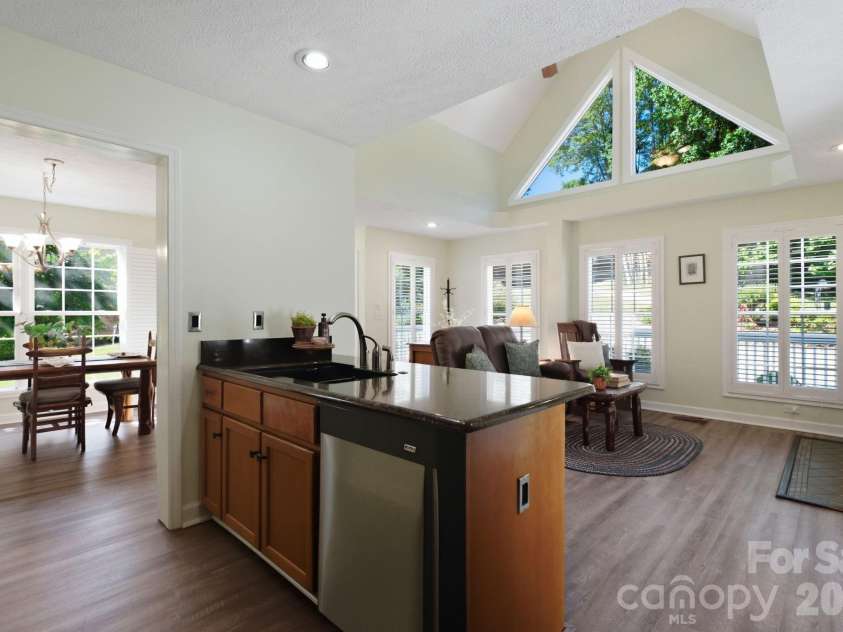 65 Airish Lane, Waynesville, NC 28785.  MLS# CAR4422647, YatesRealty ID 50471. 