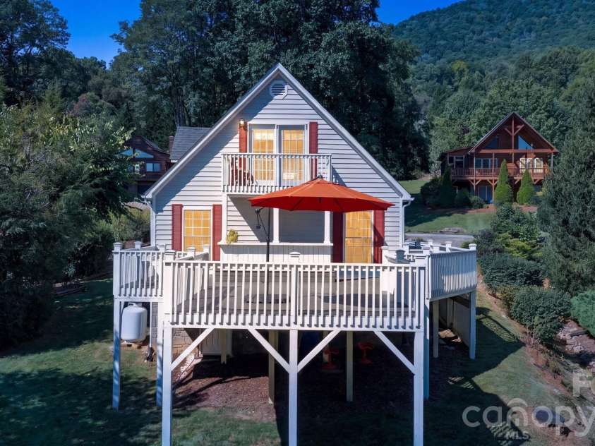 65 Airish Lane, Waynesville, NC 28785.  MLS# CAR4422647, YatesRealty ID 50471. 