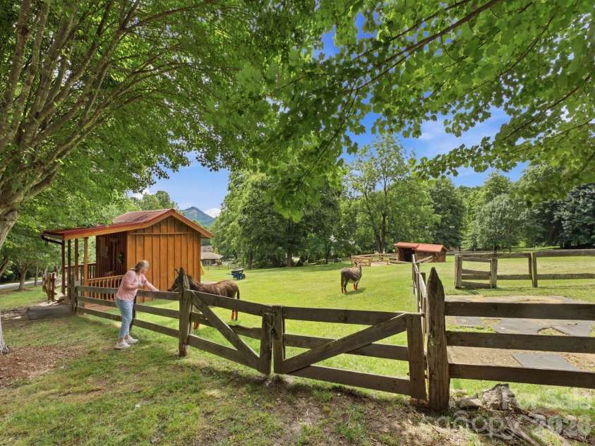65 Airish Lane, Waynesville, NC 28785.  MLS# CAR4422647, YatesRealty ID 50471. 