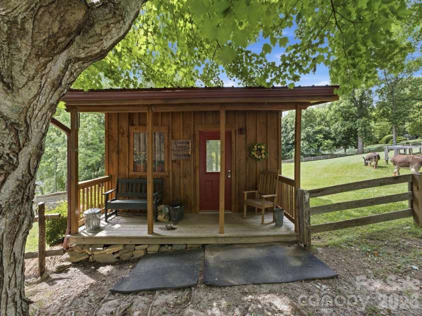 65 Airish Lane, Waynesville, NC 28785.  MLS# CAR4422647, YatesRealty ID 50471. 