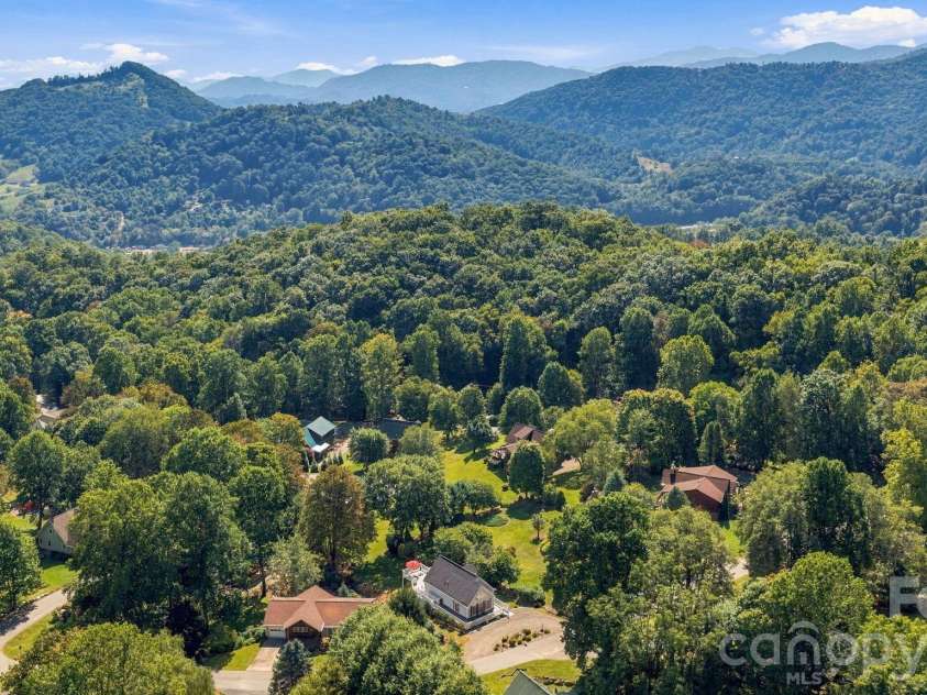 65 Airish Lane, Waynesville, NC 28785.  MLS# CAR4422647, YatesRealty ID 50471. 