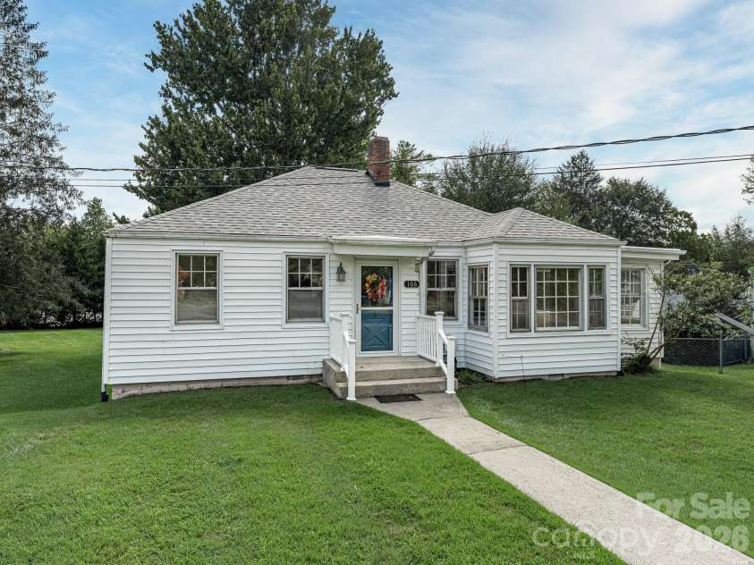 106 Green Acres Avenue, Brevard, NC 28712.  MLS# CAR4388358, YatesRealty ID 50472. 