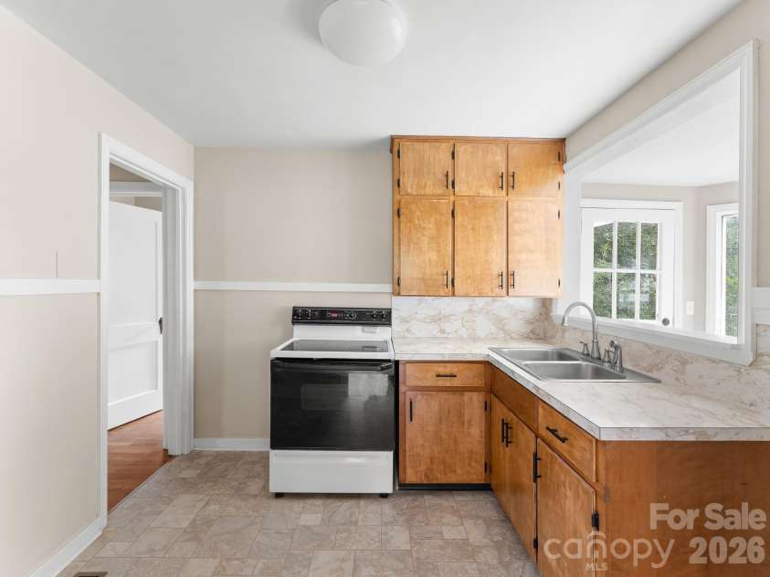 106 Green Acres Avenue, Brevard, NC 28712.  MLS# CAR4388358, YatesRealty ID 50472. 