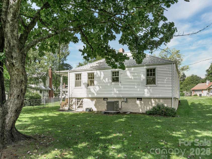 106 Green Acres Avenue, Brevard, NC 28712.  MLS# CAR4388358, YatesRealty ID 50472. 