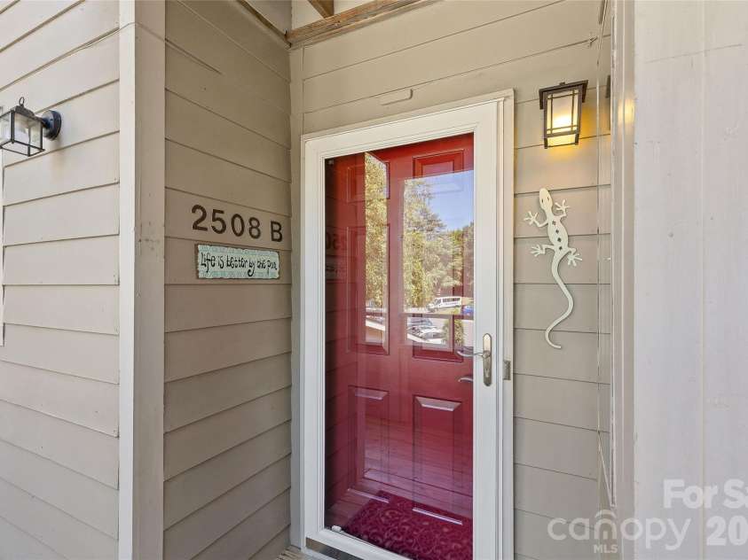 2508 Stradbrook Drive, Charlotte, NC 28210.  MLS# CAR4423800, YatesRealty ID 50478. 