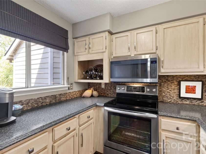2508 Stradbrook Drive, Charlotte, NC 28210.  MLS# CAR4423800, YatesRealty ID 50478. 