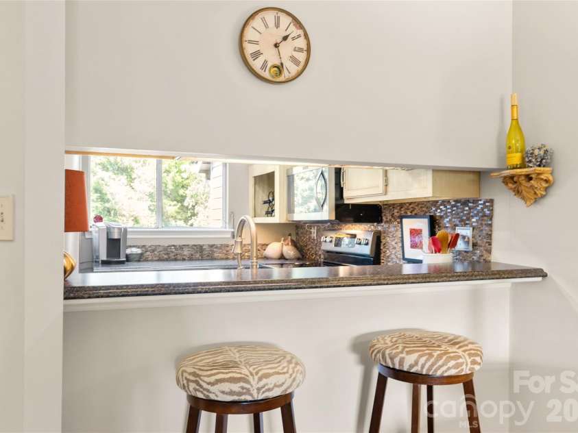 2508 Stradbrook Drive, Charlotte, NC 28210.  MLS# CAR4423800, YatesRealty ID 50478. 