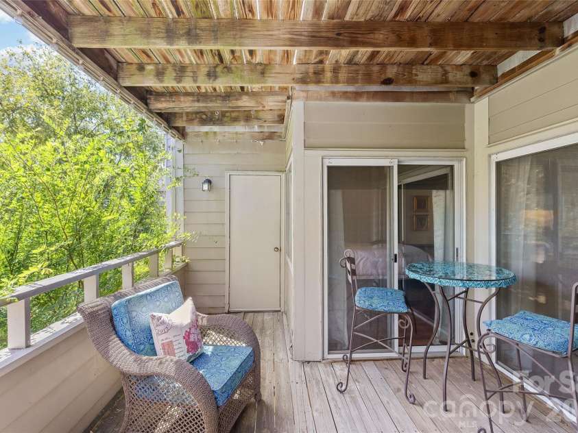 2508 Stradbrook Drive, Charlotte, NC 28210.  MLS# CAR4423800, YatesRealty ID 50478. 