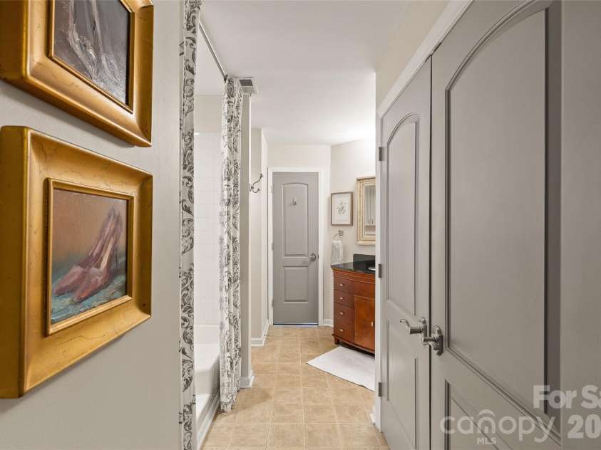 2508 Stradbrook Drive, Charlotte, NC 28210.  MLS# CAR4423800, YatesRealty ID 50478. 