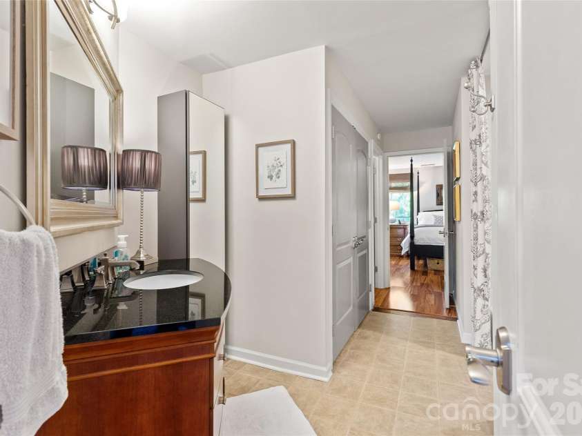 2508 Stradbrook Drive, Charlotte, NC 28210.  MLS# CAR4423800, YatesRealty ID 50478. 
