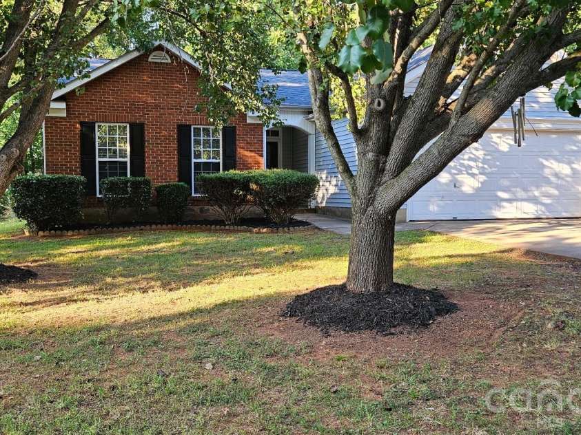 7216 Preakness Stakes Lane, Charlotte, NC 28215.  MLS# CAR4398918, YatesRealty ID 50479. 