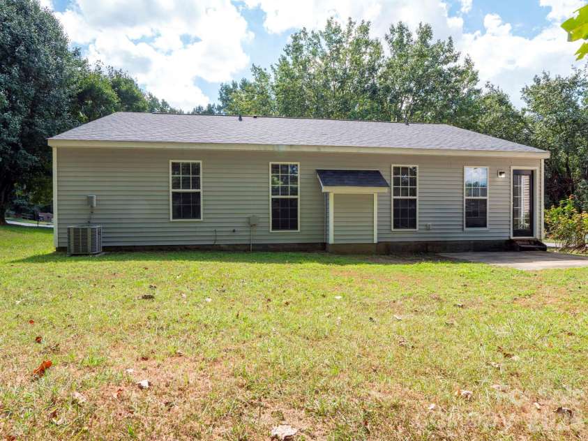 7216 Preakness Stakes Lane, Charlotte, NC 28215.  MLS# CAR4398918, YatesRealty ID 50479. 