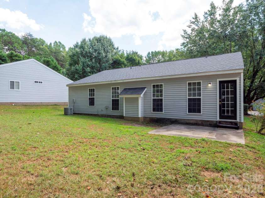 7216 Preakness Stakes Lane, Charlotte, NC 28215.  MLS# CAR4398918, YatesRealty ID 50479. 